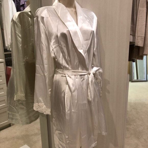 Jones new york satin robe Clearance